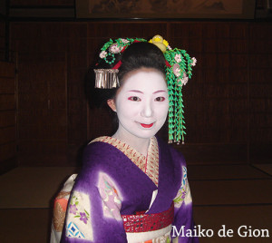 Maiko_in_Gion