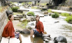 tamatsukuri-onsen-matsue-japon-filles-en-kimono-yukata